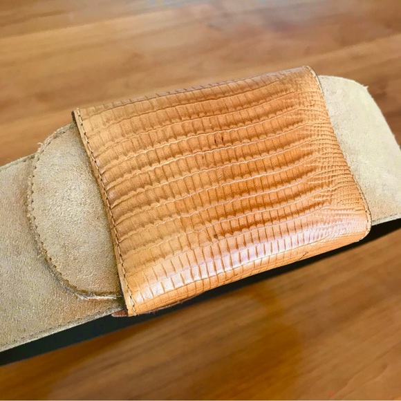 AnnTaylor Vintage Suede Belt-Beige 

Women’s size S - Picture 7 of 9